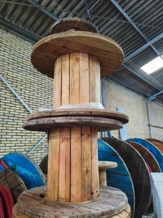 Bobinas de madera vacias