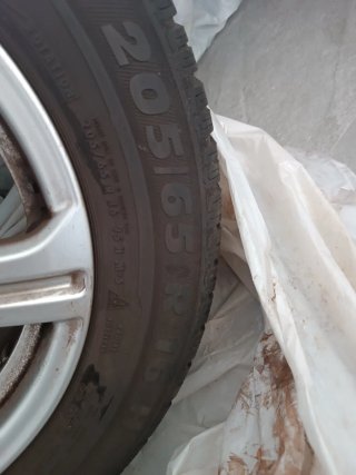 4 Ruedas Invierno con llantas originales Ford