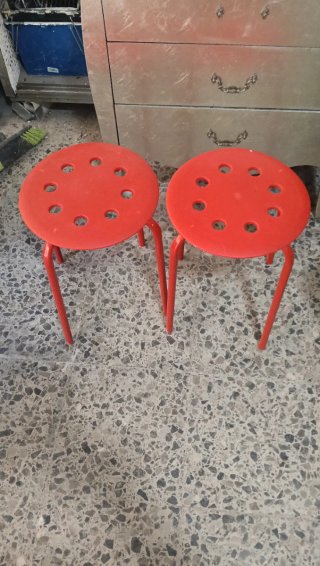 Taburetes rojos Ikea (2 unidades)