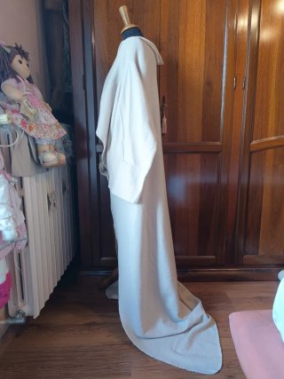 Poncio lungo e avvolgente in pile beige
