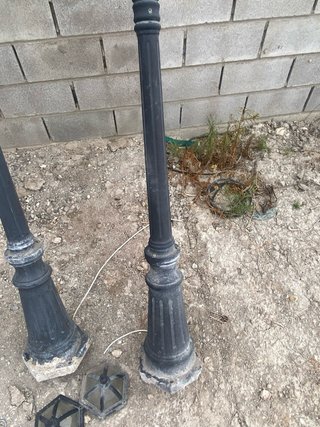 Farolas de metal y cristal
