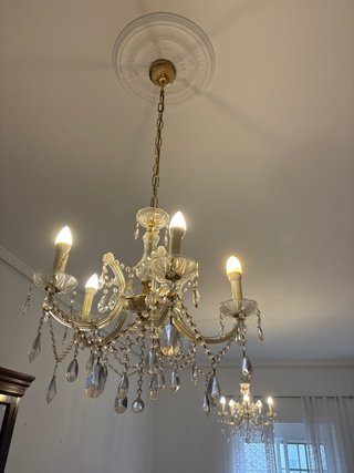 Lámpara de cristal con lágrimas dorada
