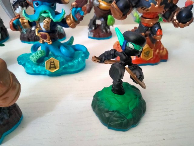 Lote 9 Skylanders Activision variados