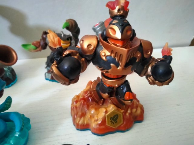 Lote 9 Skylanders Activision variados