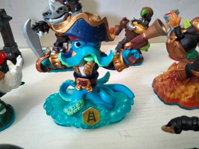 Lote 9 Skylanders Activision variados