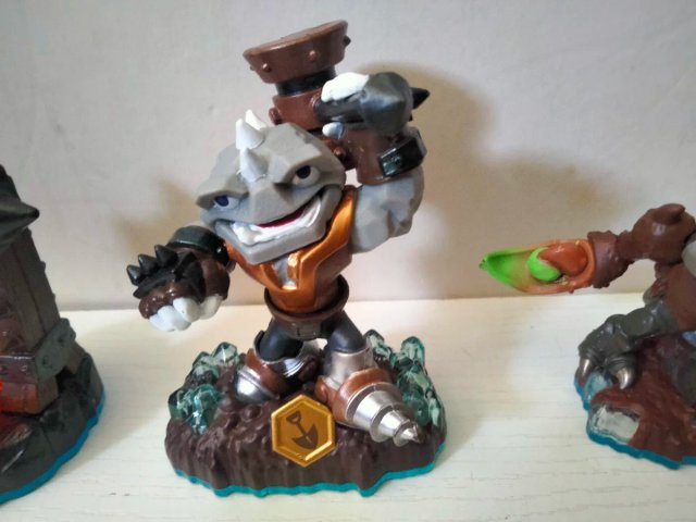 Lote 9 Skylanders Activision variados