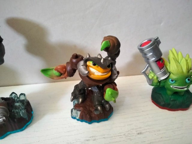 Lote 9 Skylanders Activision variados