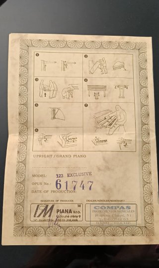 Piano vertical Bohemia 123 negro brillo