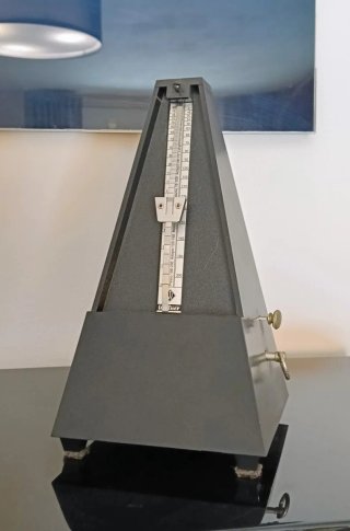 Piano vertical Bohemia 123 negro brillo