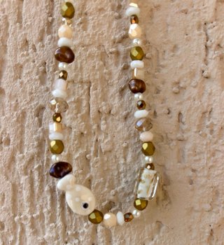 Collana perline vetro e ceramica beige oro