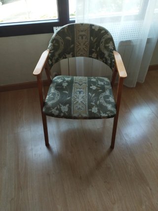 Silla butaca tapizada madera floral