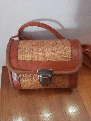 Bolso de mimbre y piel