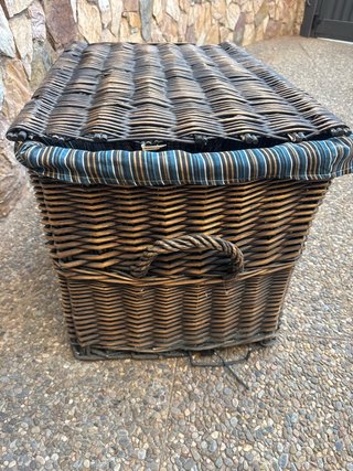 Cesta mimbre antigua con tela