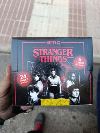 2 50Caja Cartas Stranger Things Panini 24 Paquetes