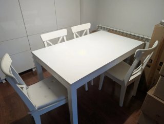 Mesa extensible Ikea Bjursta y 5 sillas