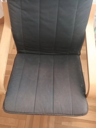 Butaca negra de tela y madera