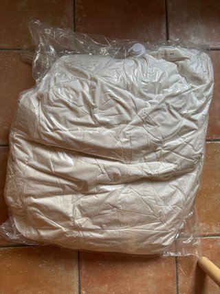 Cama colchón y juegos de sábanas y canapé roble