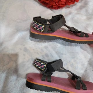 Sandalias Bimba y Lola grises y rosas 39