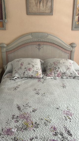 Cómoda con espejo, cabecero y mesitas de noche