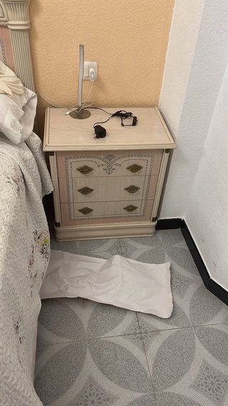Cómoda con espejo, cabecero y mesitas de noche