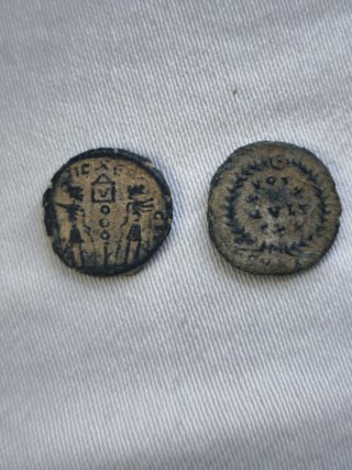 2 Monedas Bajo Imperio Romano