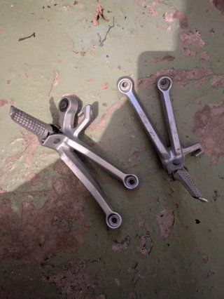Estriberas Suzuki GSXR 750 K5 2005