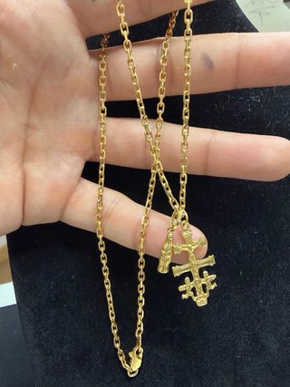 Cadena con colgantes maciza 18k -750-