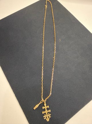 Cadena con colgantes maciza 18k -750-