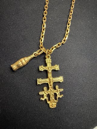 Cadena con colgantes maciza 18k -750-