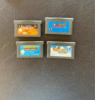Game Boy Advance Viola + 4 Giochi