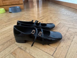 Zapatos charol negros elegantes