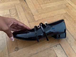 Zapatos charol negros elegantes
