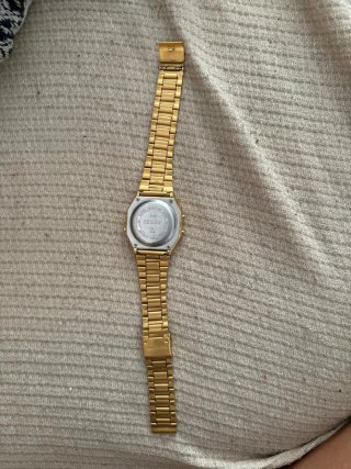 Reloj SKMEI Vintage Dorado