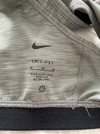 Top sportivo Nike grigio e nero