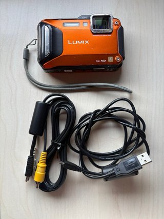 Cámara Panasonic Lumix Naranja Sumergible