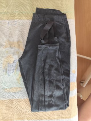 MALLAS DEPORTIVAS NEGRAS CON AGARRE