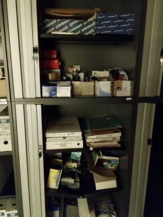 Archivadores de oficina metálicos gratis