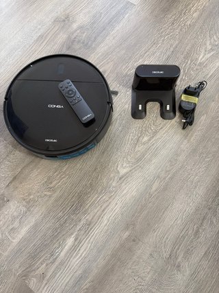 Robot aspirador Conga con mando
