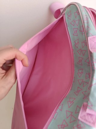 Maletín escolar rosa con bandolera