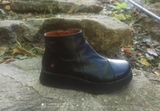 Botines negros de cuero