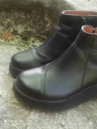 Botines negros de cuero