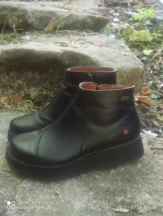 Botines negros de cuero
