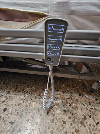 Cama articulada metálica y de madera