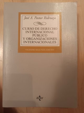 Curso de derecho internacional público y organi...