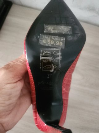 Zapatos de tacón rojos