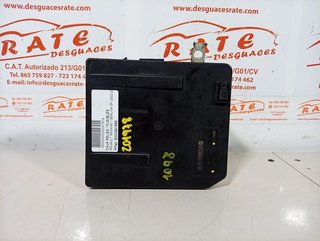 RENAULT MEGANE II BERLINA 5P Authentique CAJA RELES / FUSIBLES