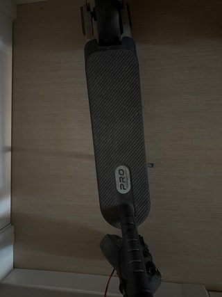 Patinete eléctrico grande con casco