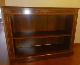 Mueble de madera estilo clásico