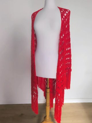 Chal tejido rojo con flecos