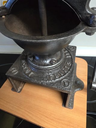 Antiguo Molinillo de Café Hierro Fundido